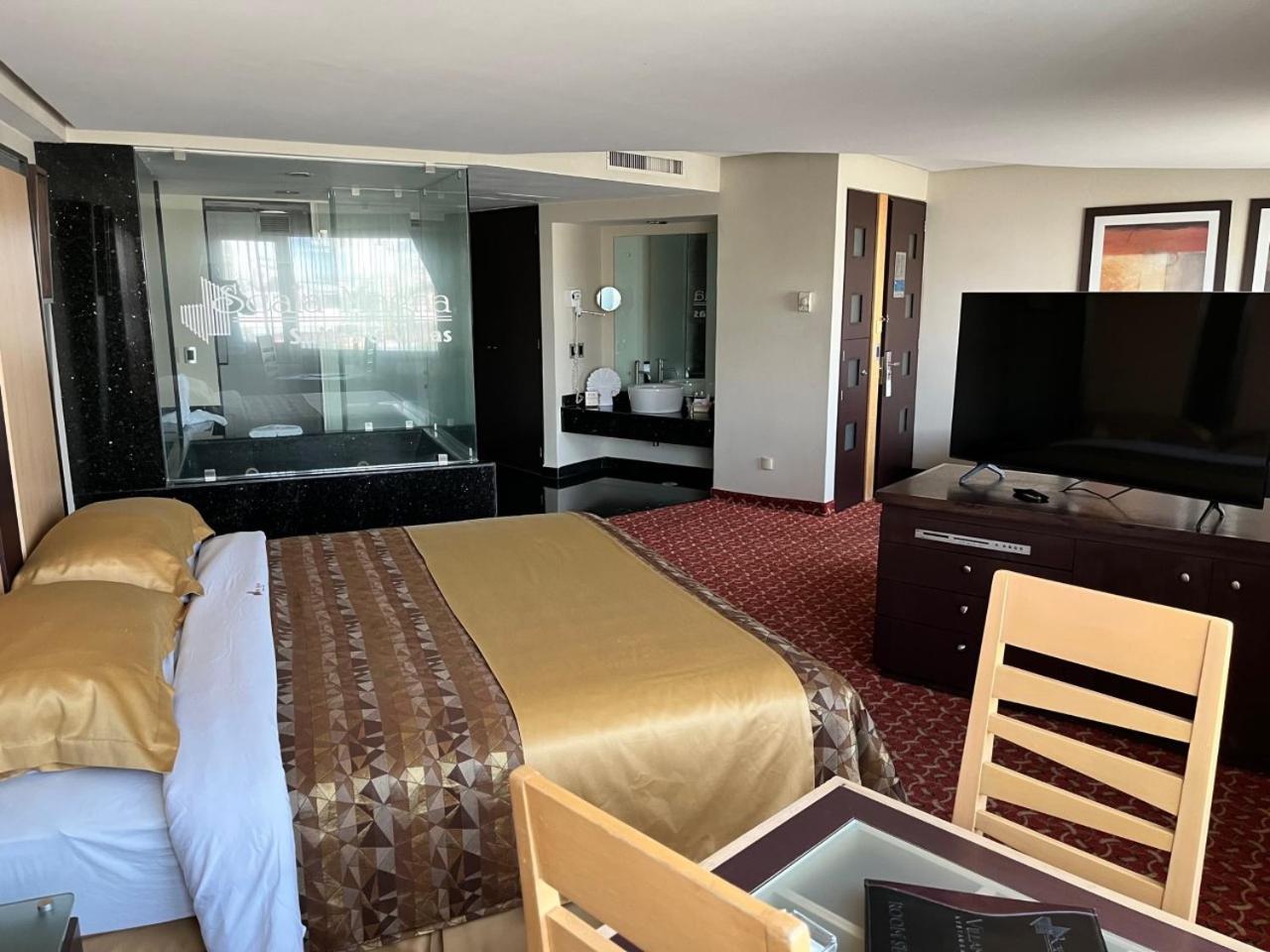 Junior Suite Spa Bath