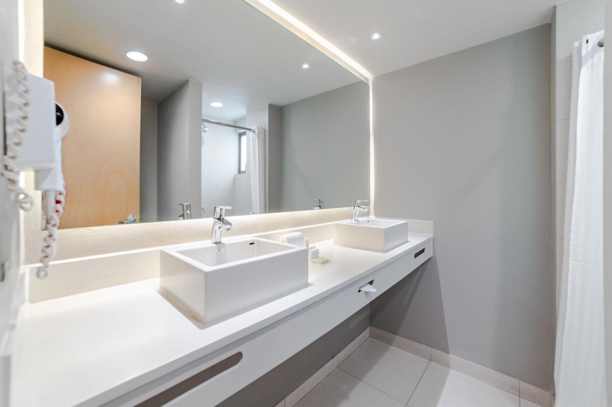 One-Bedroom Suite with King or Twin Bed and Sofa Bed